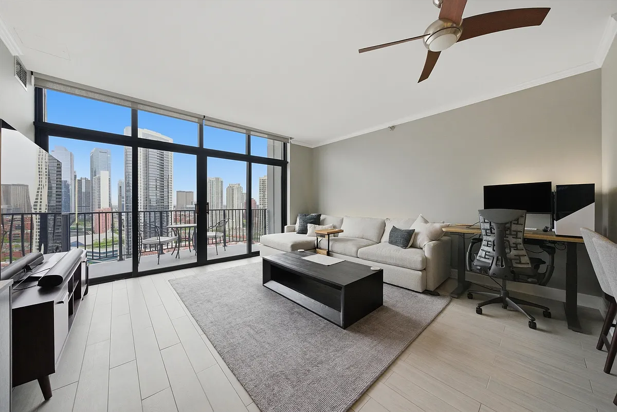 Building Photo - 435 W Erie St #2105