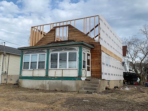 3rd image of 51 Rosemont Blvd