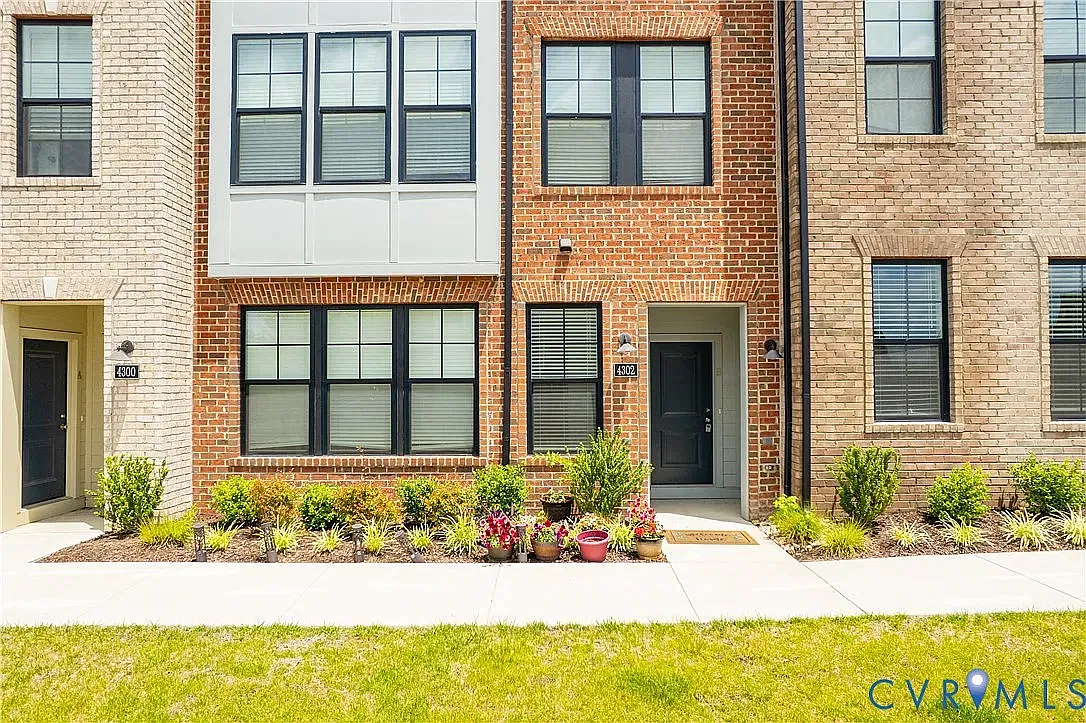 3 bed, 2473 sqft, $2,950 — Photo 1