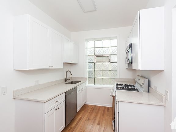 4th image of 1050 W Catalpa Ave APT 3