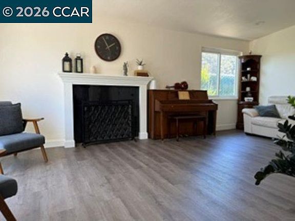 3rd image of 1811 Espanola Dr