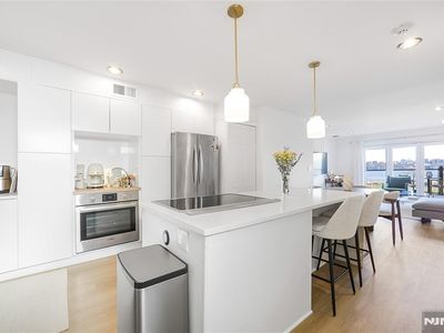 101 State Route 5 APT 204, Edgewater, NJ, 07020