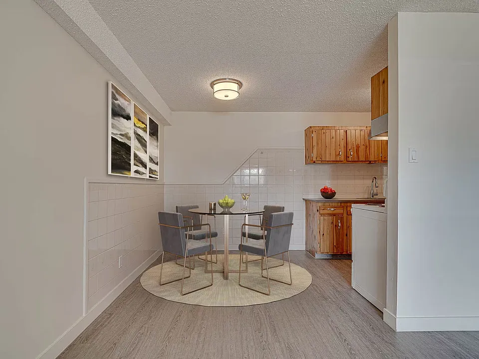 180 Pinehouse Dr