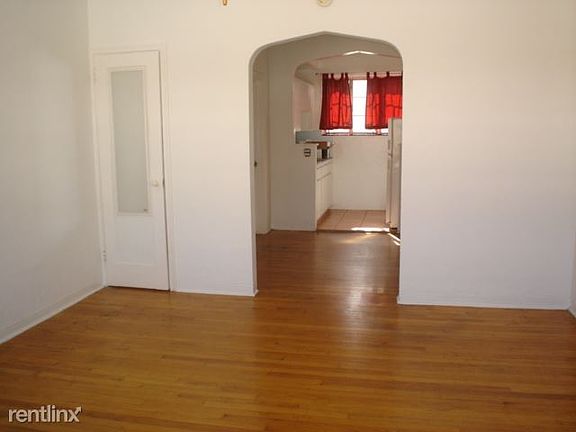 5th image of 1038 16th St APT 5