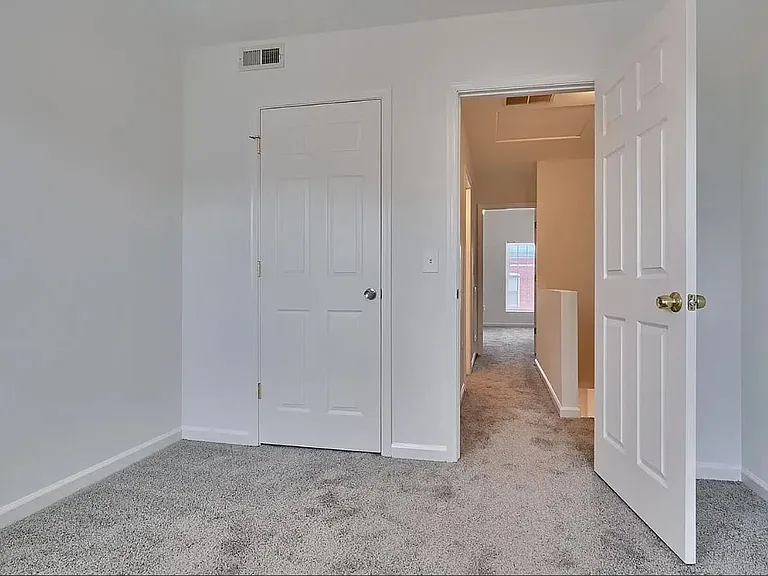 104 N Rose St — Photo 5