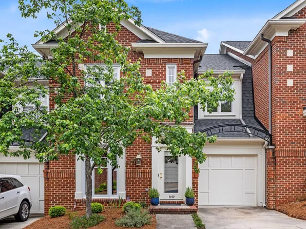 1192 Hampton Gardens Ln, Charlotte, NC 28209