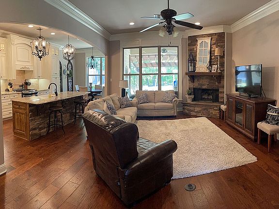 5th image of 530 Dogwood South Ln