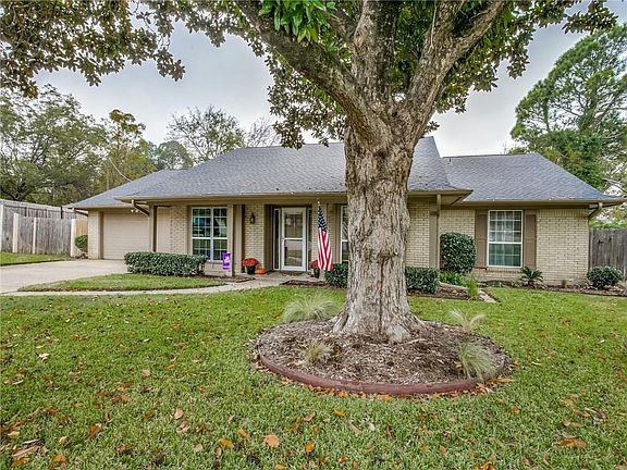 2nd image of 3208 Fox Hill Dr