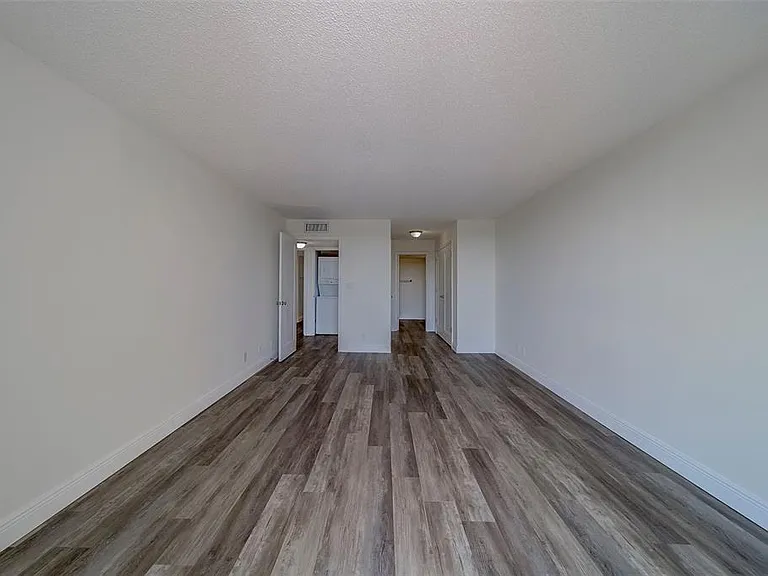 100 Oakmont Ln #504 — Photo 23