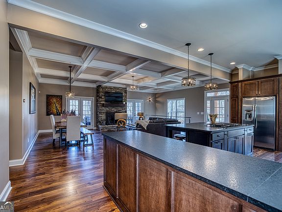 4th image of 112 Springhill Ln