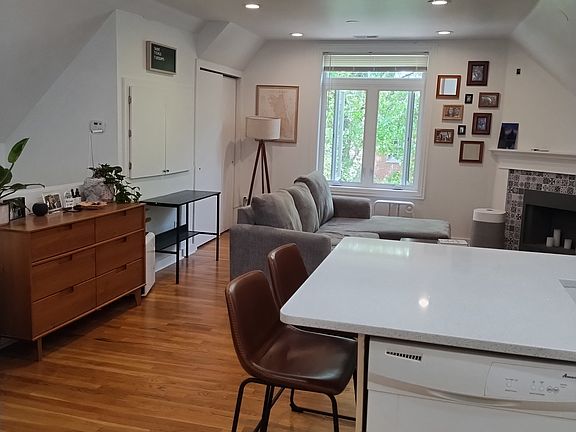 3rd image of 2045 W Cortland St #3