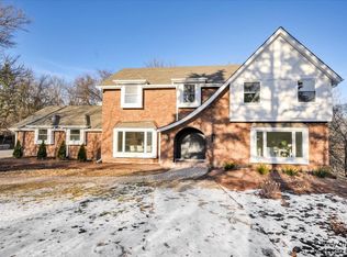 5N283 Paddock Ln, St Charles, IL 60175