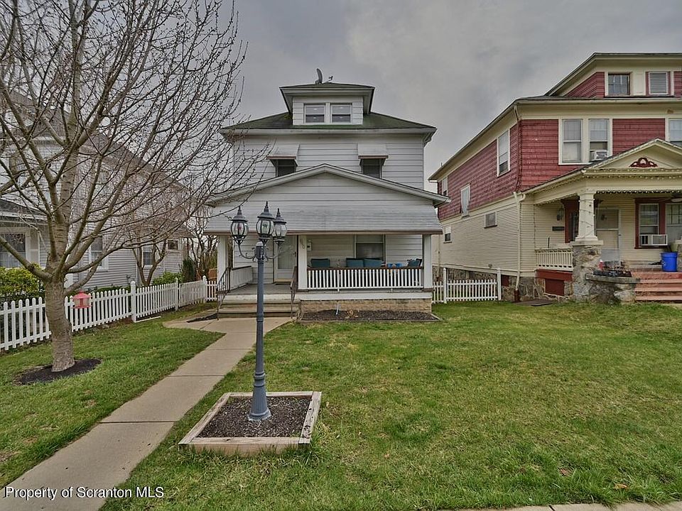 1st image of 640 N Lincoln Ave