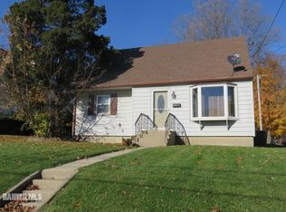 1230 W American St, Freeport, IL 61032