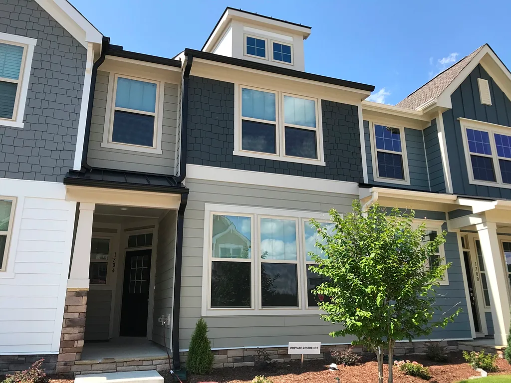 Building Photo - 1704 Shady Oaks Dr