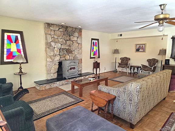 4th image of 22 Hill Road