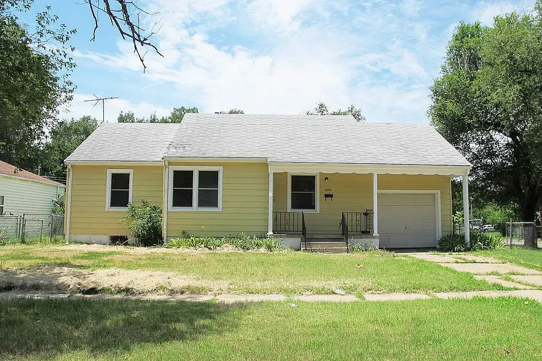 3 bed, 936 sqft, $995 — Photo 1
