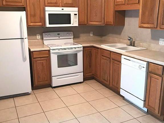 3rd image of 325 E Venetian Ct