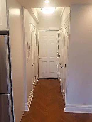 5th image of 134 W 58th St APT 806