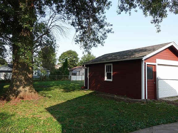 4th image of 156 Highland Ave
