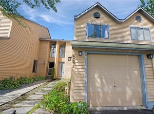 8252 Beehive Cir, Liverpool, NY 13090