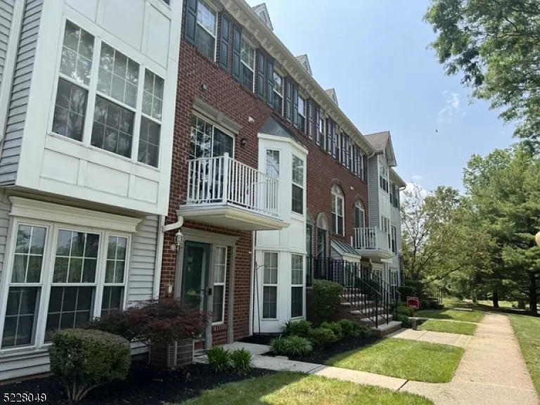 209 Strull Ct — Photo 2