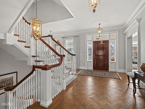 4th image of 52 Ridge St