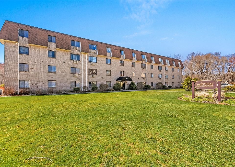 1st image of 135 Grove St APT 135