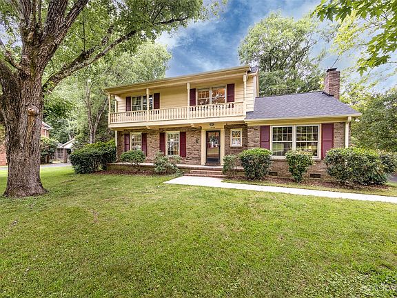 3rd image of 7719 Bedfordshire Dr