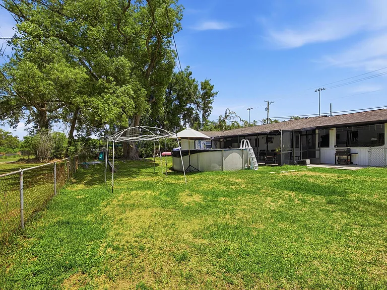 521 W Lutz Lake Fern Rd — Photo 24