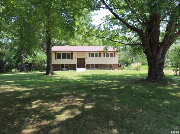 1201 Eiker Rd, Knoxville, IL 61448