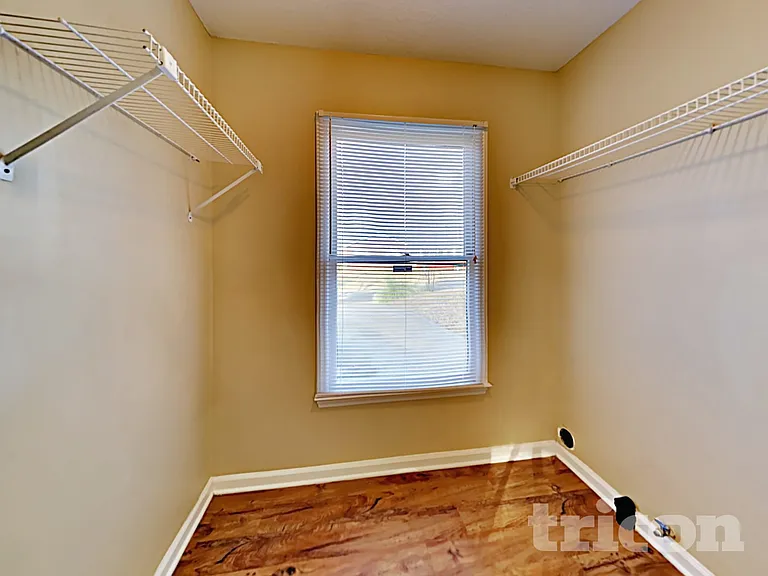 2820 Royal Ridge Ln — Photo 14