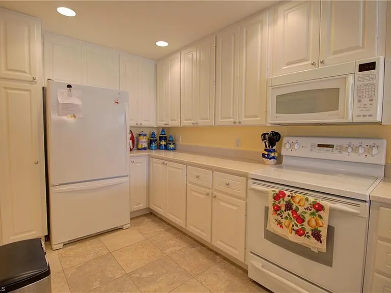 8109 Chianti Ln — Photo 9
