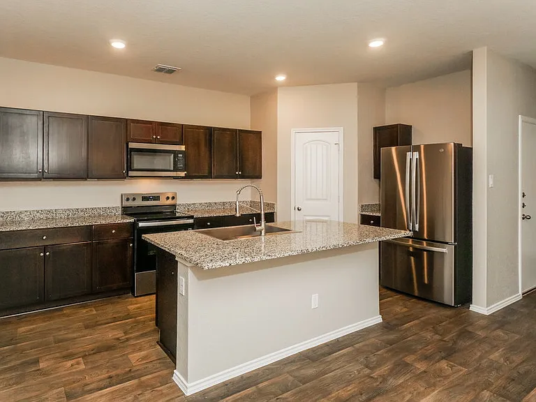 775 Monarch Dr — Photo 6