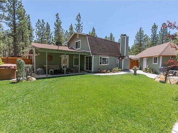 3rd image of 1072 Hemlock Ln