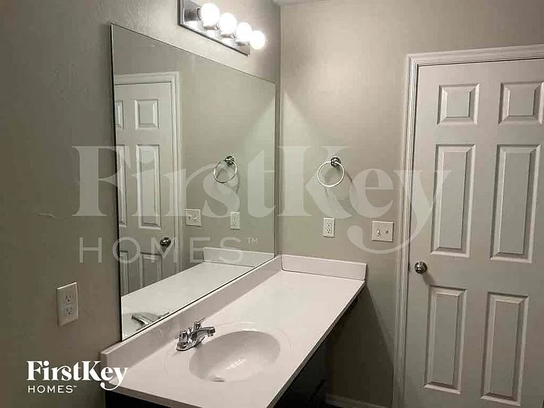 233 NE 21st Ct — Photo 10