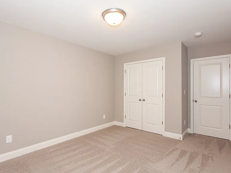 421 Breezewood Dr — Photo 12
