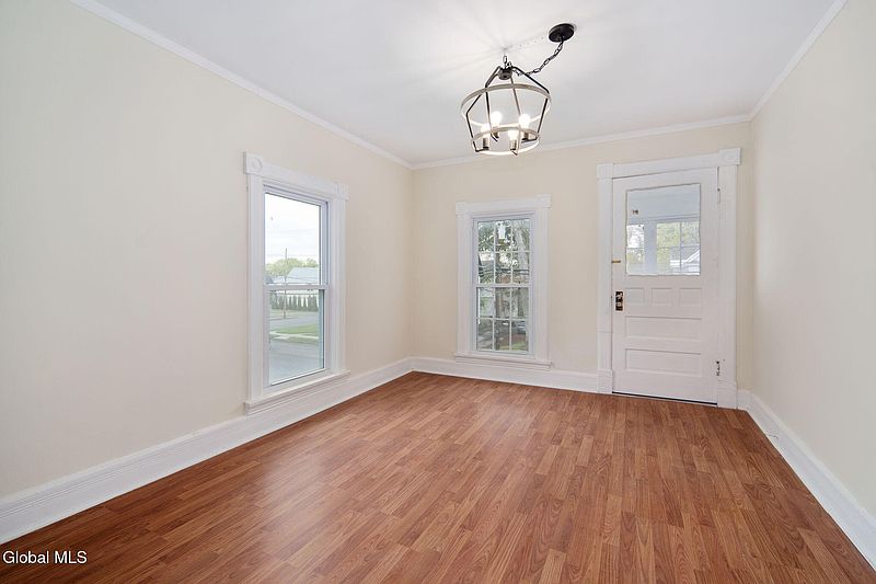 4th image of 170 Kingsboro Avenue