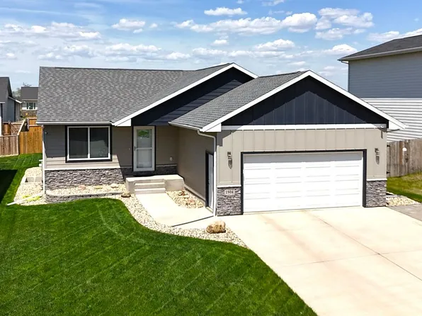 1904 E 70th St N, Sioux Falls, SD 57104