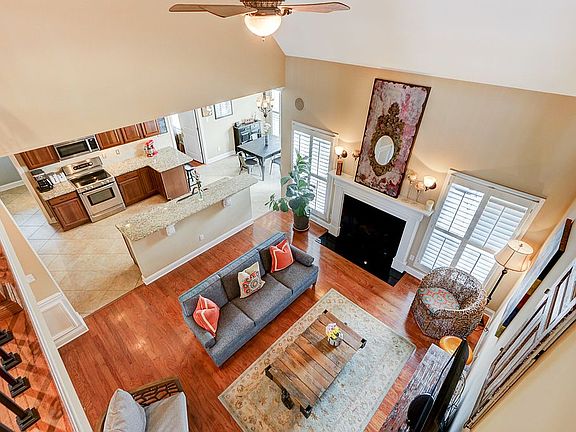 2nd image of 12824 Lily Pond Ln