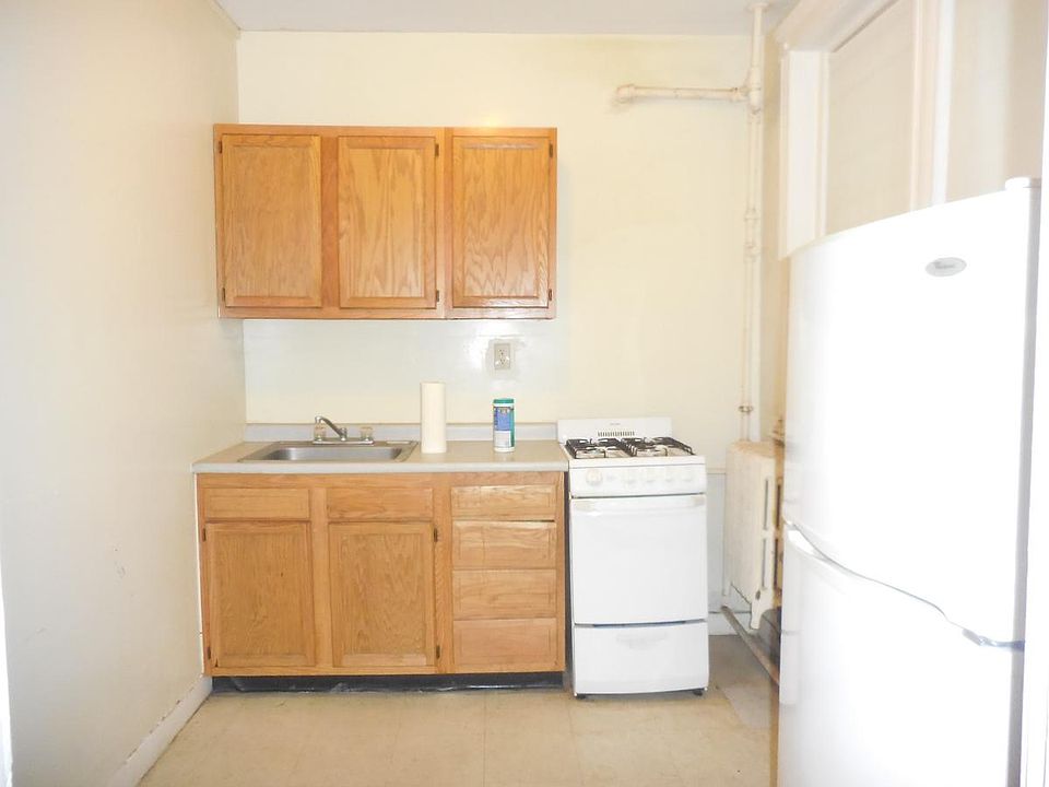 2nd image of 51 Linden St #2GHGH