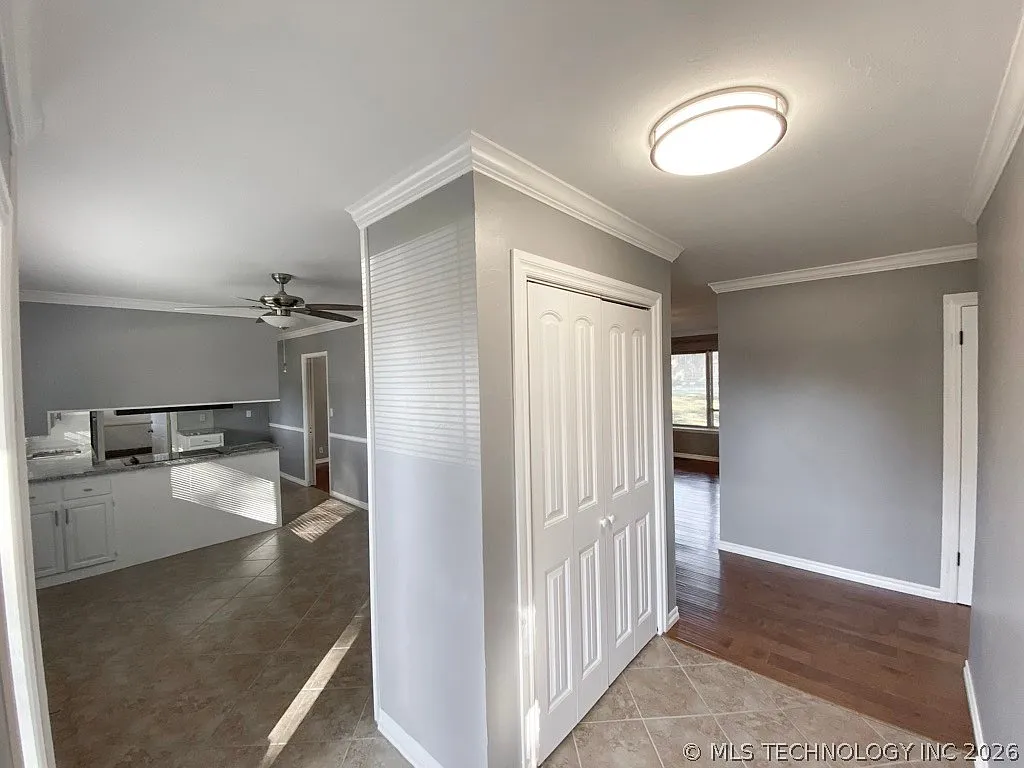 3 bed, 2.0 bath, 1407 sqft, $1,900 — Photo 3