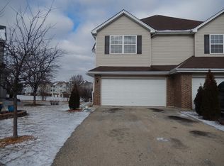 560 N Maggie Ln, Romeoville, IL 60446