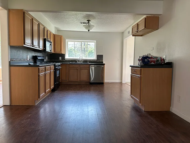 2316 Robin St — Photo 13