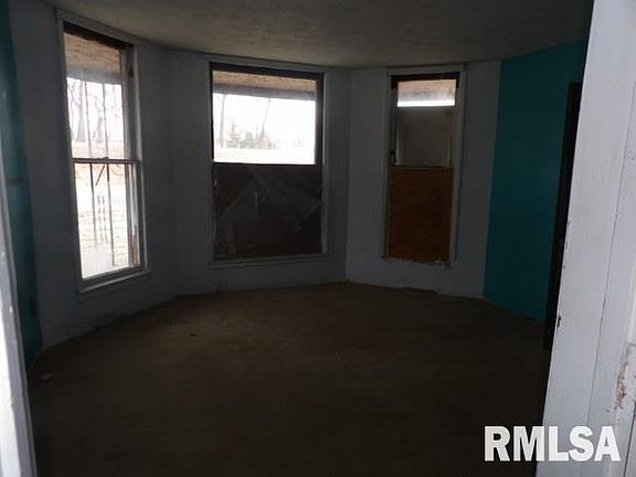 5th image of 119 Railroad St