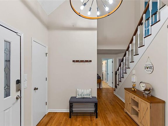 4th image of 1120 NE 82nd St
