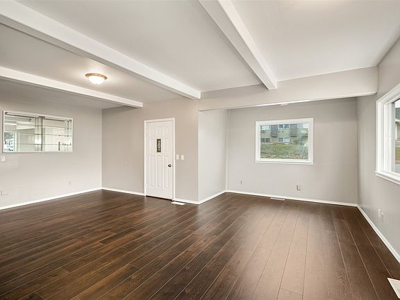 3rd image of 108 E Courtland Ave