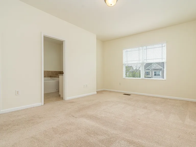 1004 Historic Cir — Photo 9