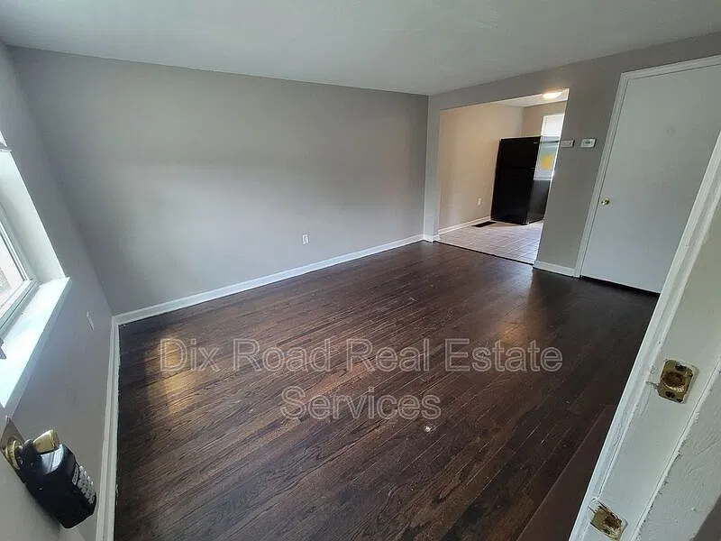 2 bed, 1.0 bath, $695 — Photo 3
