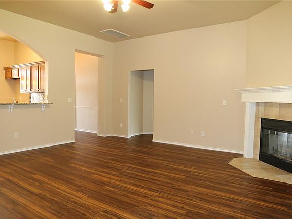 4th image of 905 Renita Way